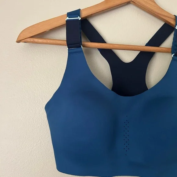 Brooks 34C sports bra - Picture 2 of 6